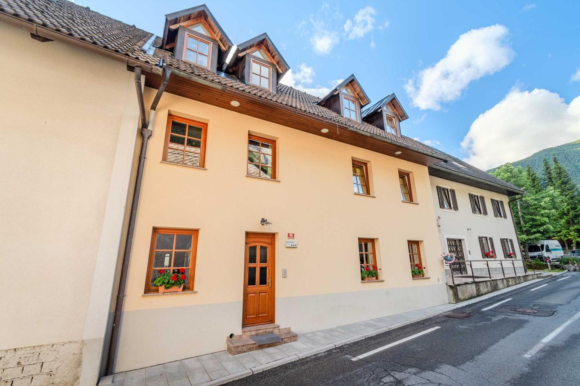 Apartma Miranda Log pod Mangartom Bagian luar foto