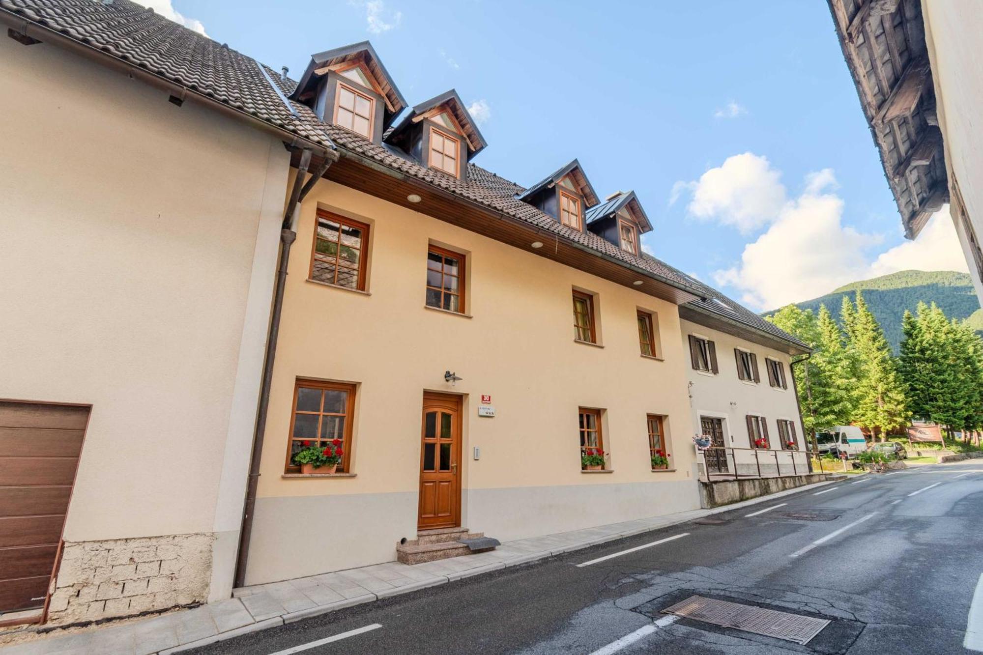Apartma Miranda Log pod Mangartom Bagian luar foto